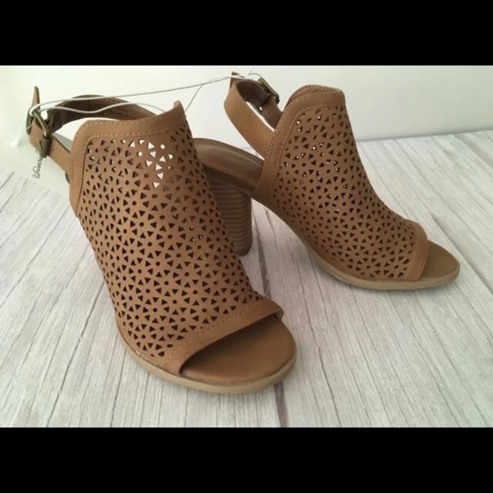 Laser Cut Heels - Picture 3 of 5